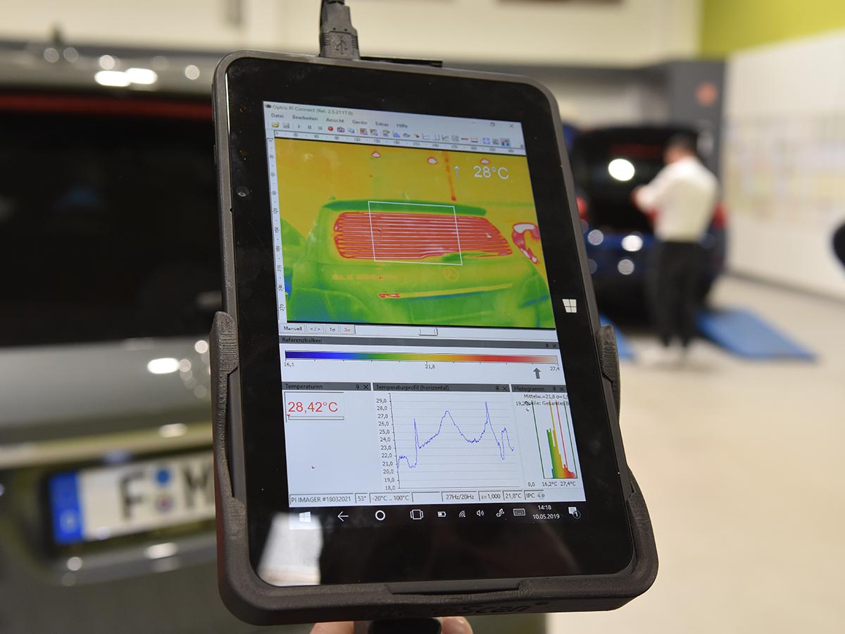 Thermografische Prüfung einer Heckscheibenheizung